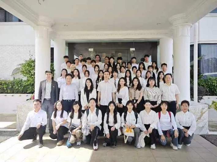 中国驻文莱大使馆 合影 2.pic.jpg.pic.jpg